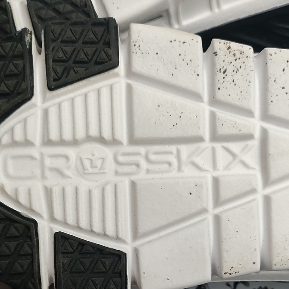 Crosskix Men's Black Athletic Shoes with Composite Foam Slip- Resistance. - Picture 7 of 15